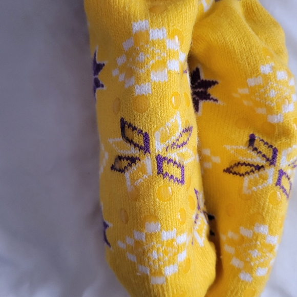 NBA Lakers Holiday Footy Slippers SZ 6-10 - Picture 3 of 5